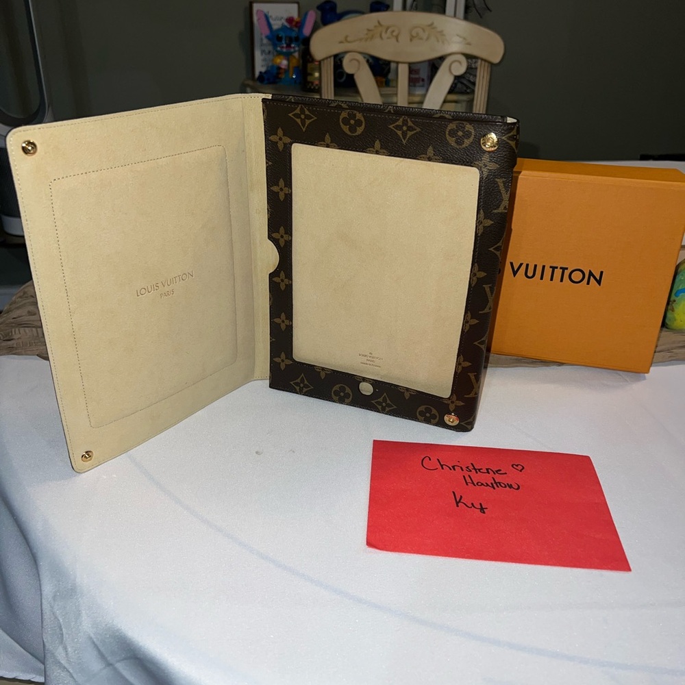Louis Vuitton IPad case in monogram!❤️